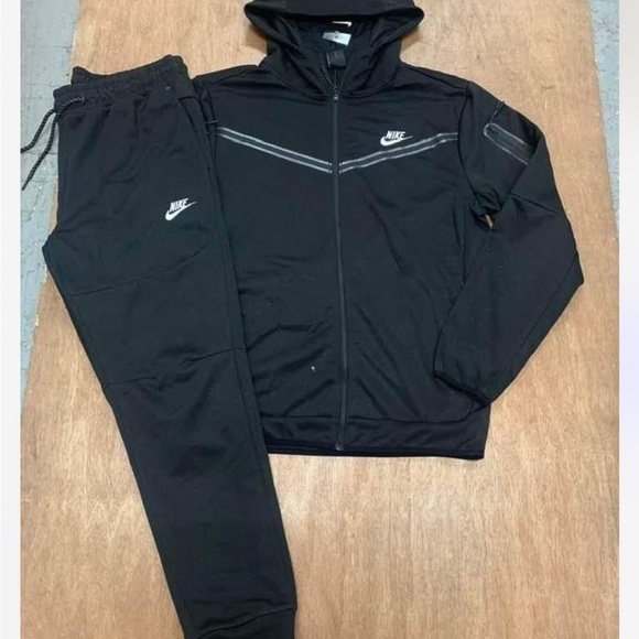 Men’s Nike sweatsuit 👟 - Picture 2 of 5